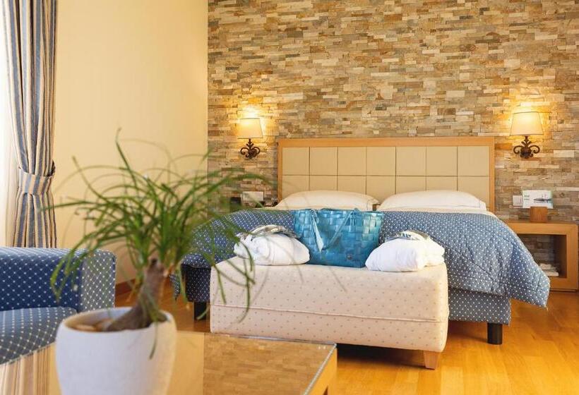 Comfort room with lake view, Kurhaus Cademario