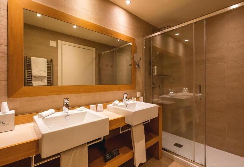 舒适的小型套房, Kurhaus Cademario