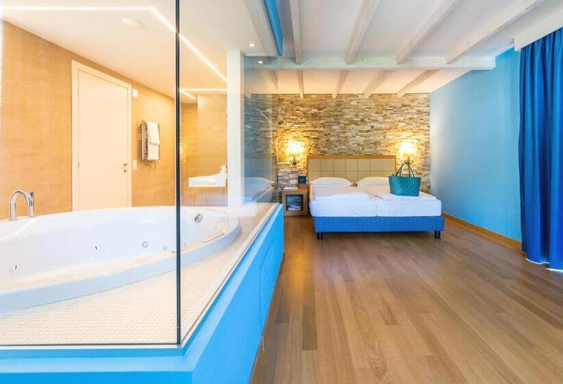 带按摩浴盆的套房, Kurhaus Cademario