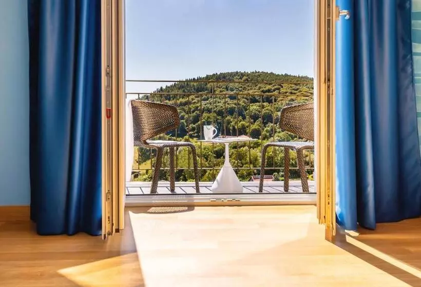 سوئیت با وان آب گرم, Kurhaus Cademario