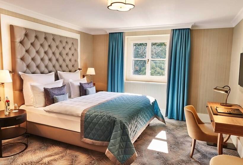 Номер Deluxe с Видом, Steigenberger Icon Grandhotel & Spa Petersberg
