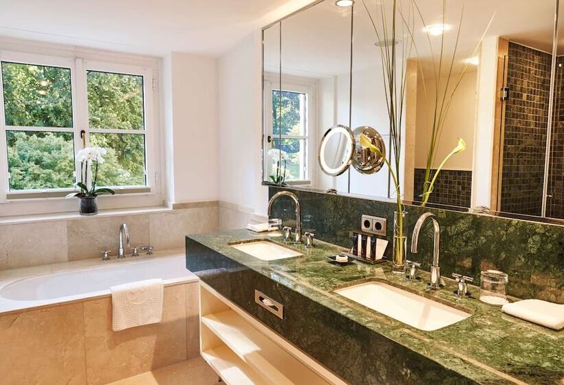 غرفة ديلوكس, Steigenberger Icon Grandhotel & Spa Petersberg