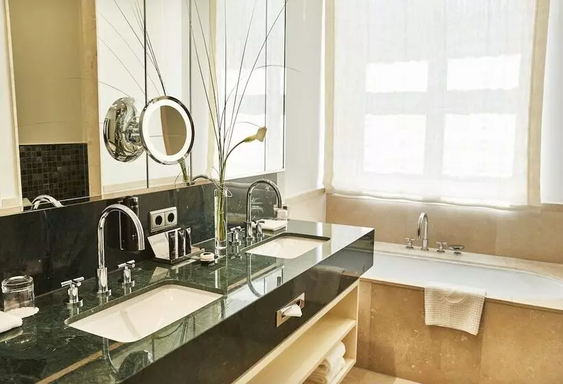 景色の見えるデラックスルーム, Steigenberger Icon Grandhotel & Spa Petersberg