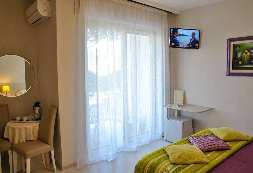 스탠다드 4인용 룸 바다전망, Villa Fiorita