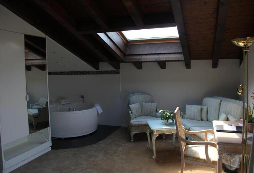 סוויטת ג'וניור עם מרפסת, Seminar  & Erlebnishotel Römerturm