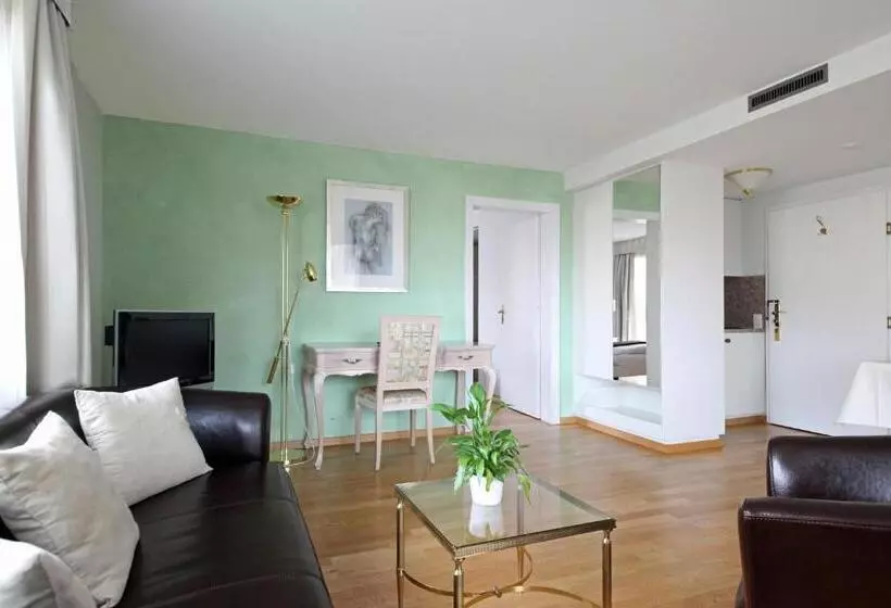 Suite with lake view, Seminar & Erlebnishotel Römerturm