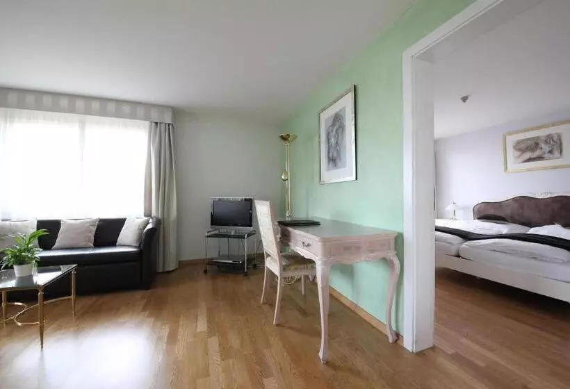 Suite with lake view, Seminar & Erlebnishotel Römerturm