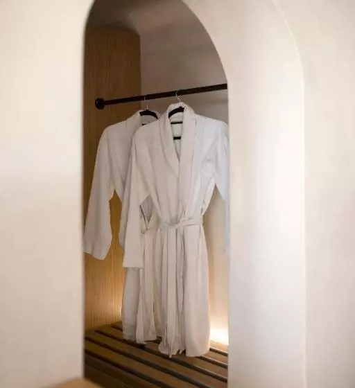 سوئیت با چشم‌انداز, Andromeda Villas & Spa Resort