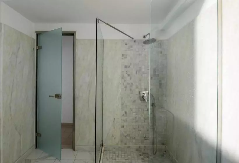 سوئیت جونیور با چشم‌انداز, Andromeda Villas & Spa Resort