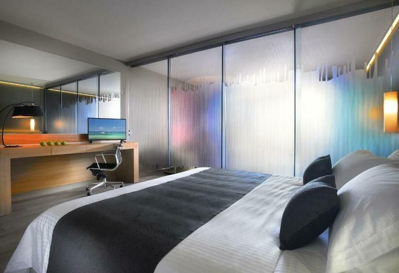 סוויטה, Blue Dolphin