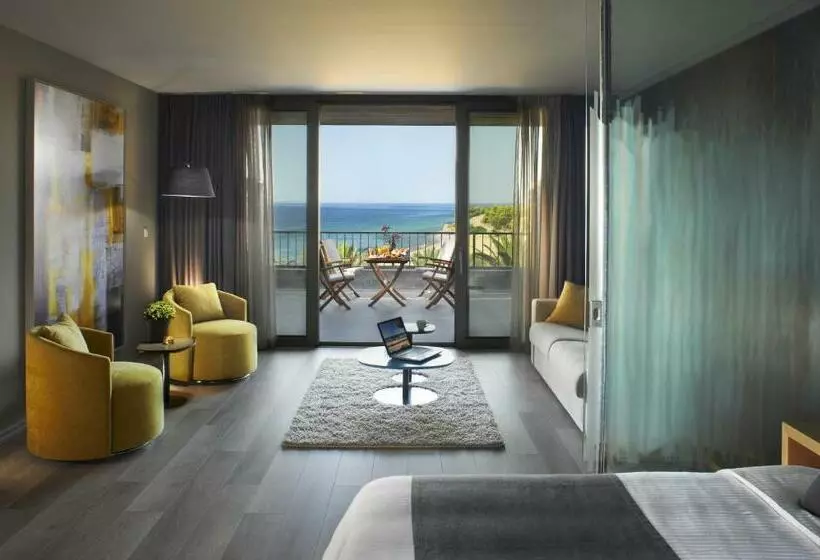 سوییت, Blue Dolphin