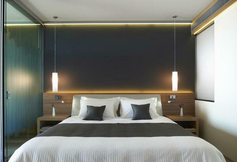 סוויטה, Blue Dolphin