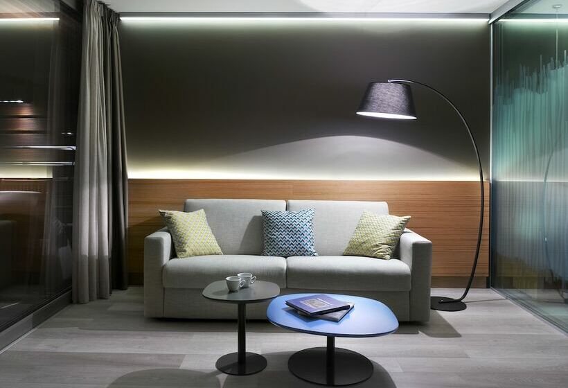 סוויטה, Blue Dolphin