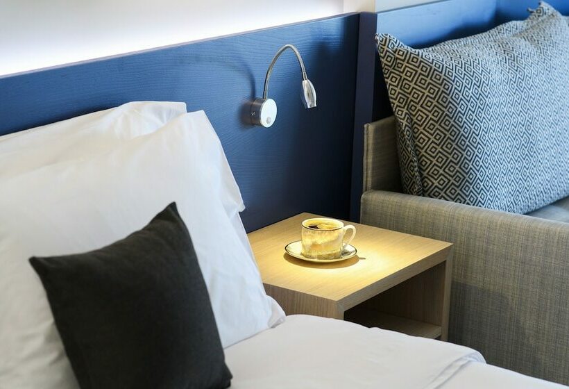 חדר משפחתי דלוקס, Blue Dolphin