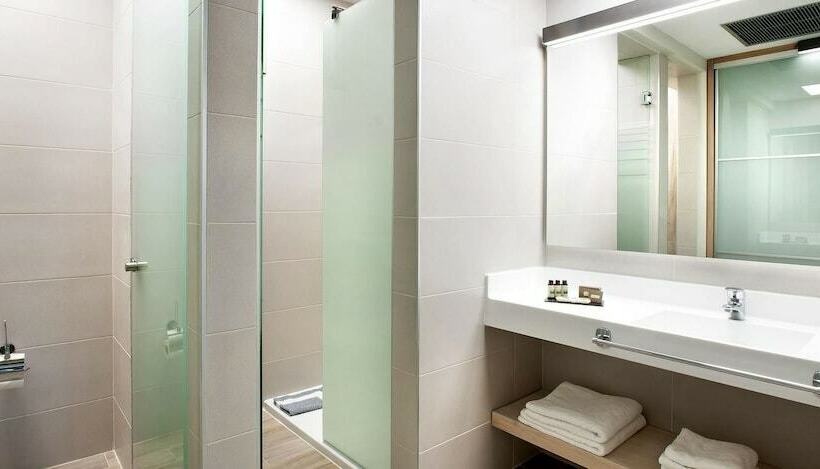 חדר משפחתי דלוקס, Blue Dolphin