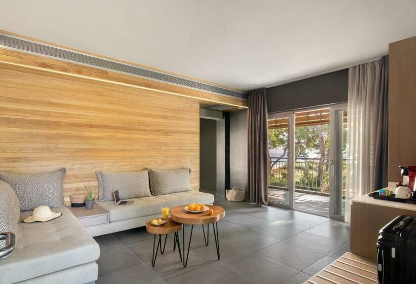 סוויטה משפחתית, Blue Dolphin