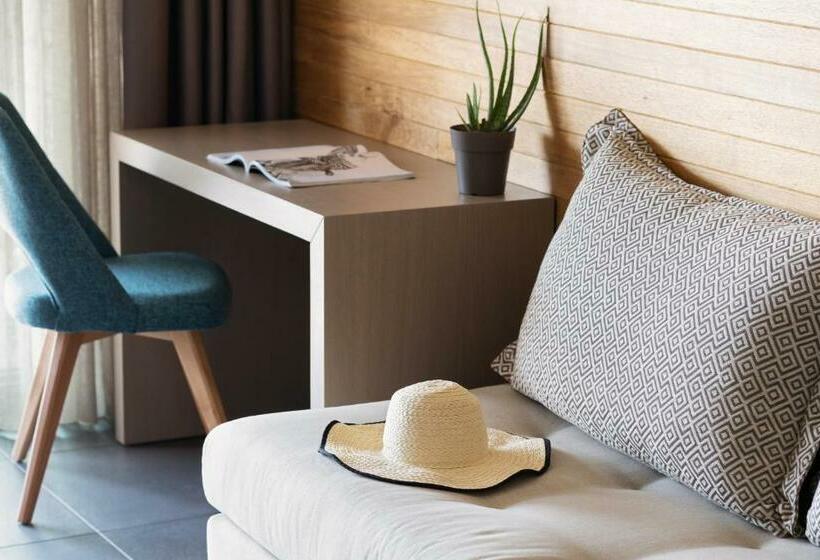 סוויטה משפחתית, Blue Dolphin