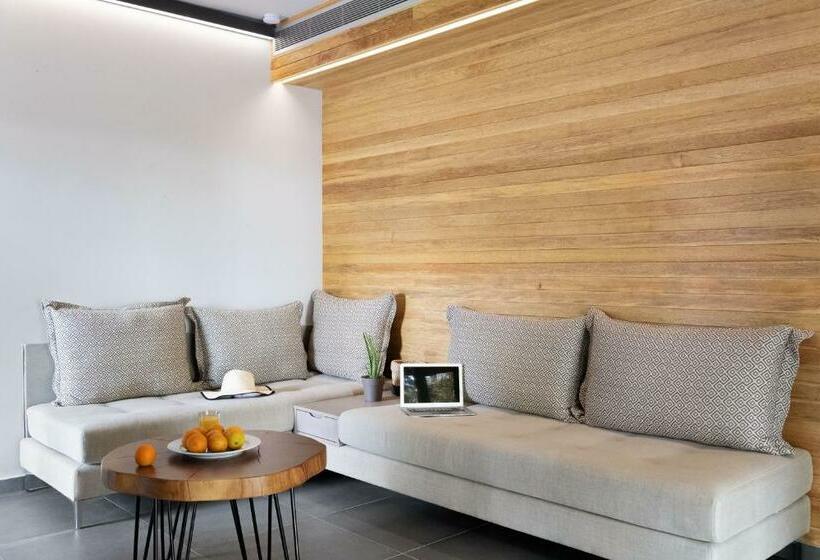 סוויטה עם בריכה, Blue Dolphin