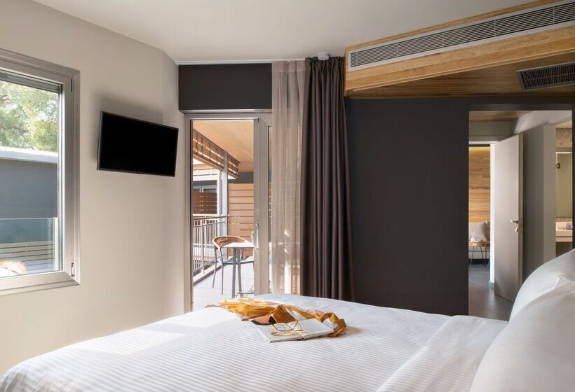 סוויטה משפחתית, Blue Dolphin