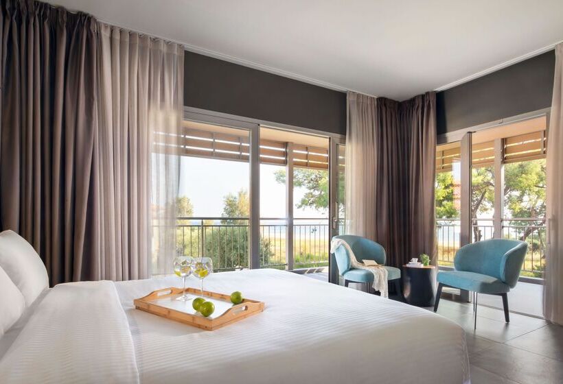 סוויטה משפחתית, Blue Dolphin