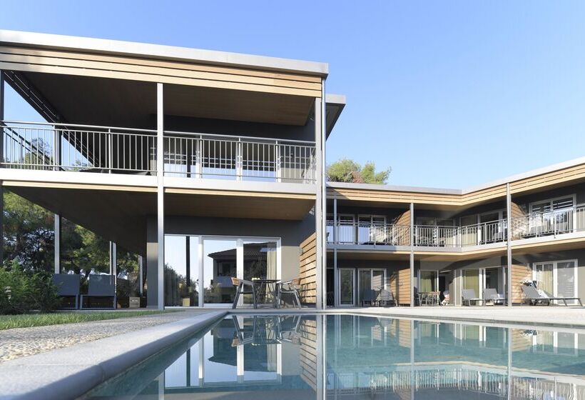 סוויטה משפחתית, Blue Dolphin