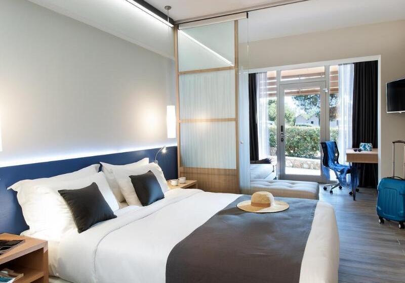 חדר משפחתי דלוקס, Blue Dolphin