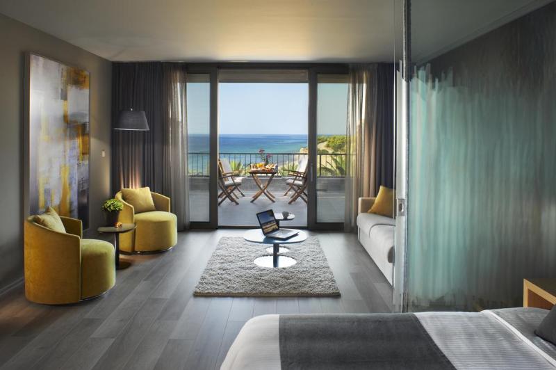 סוויטה, Blue Dolphin