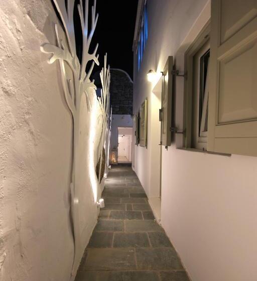 이코노미 룸, Damianos Mykonos