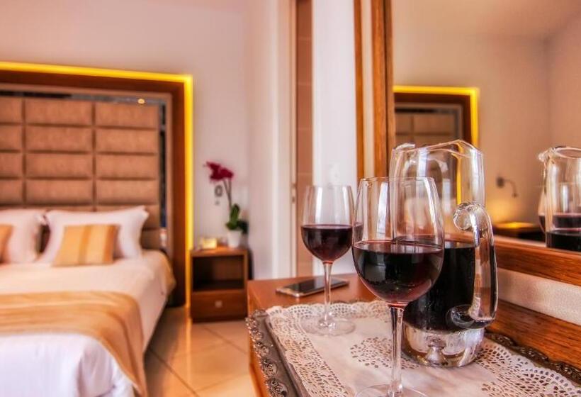 اتاق اکونومی, Damianos Mykonos