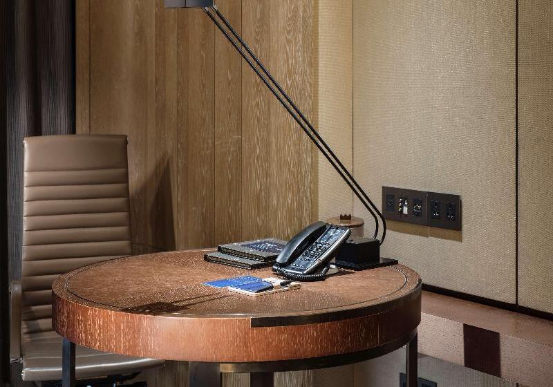 חדר סטנדרט לארבעה, Degli Amici