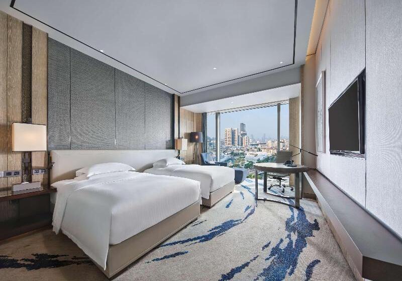 חדר סטנדרט לארבעה, Degli Amici