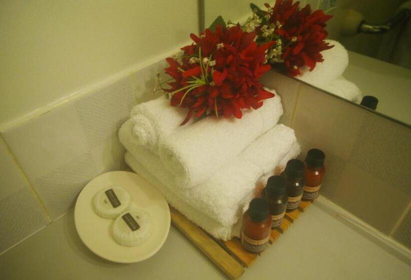 בונגלו משפחתי, Heritage Lodge