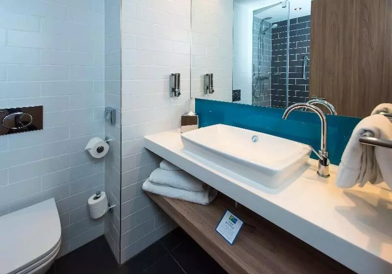 اتاق استاندارد, Holiday Inn Express Milton Keynes, An Ihg