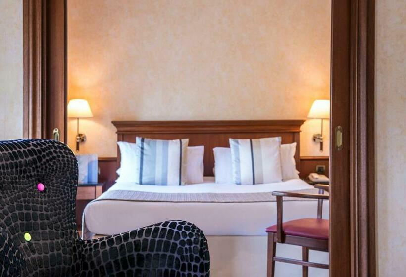 スタンダードトリプルルーム, Hôtel West End Promenade