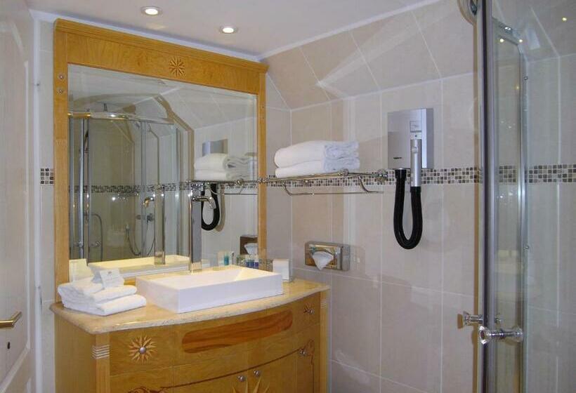 スタンダードトリプルルーム, Hôtel West End Promenade