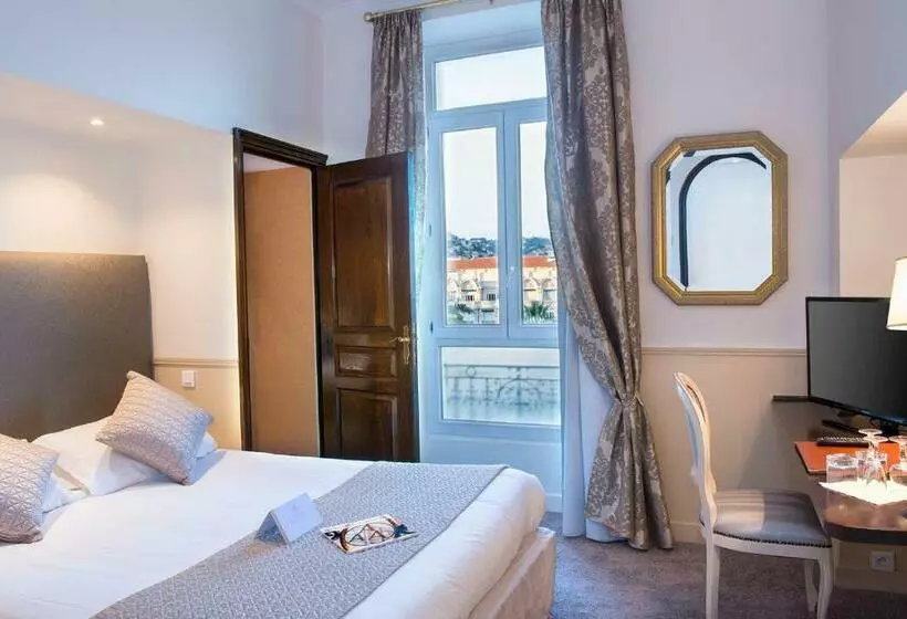 اتاق استاندارد سه نفره, West End Nice