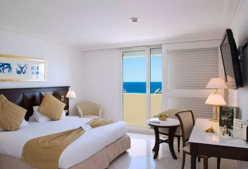 اتاق لوکس با چشم‌انداز دریا, West End Nice