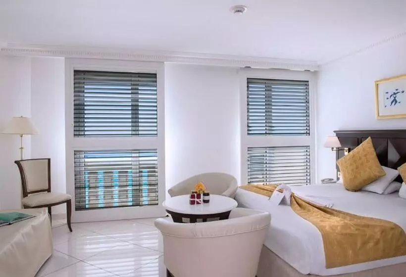 اتاق لوکس با چشم‌انداز دریا, West End Nice