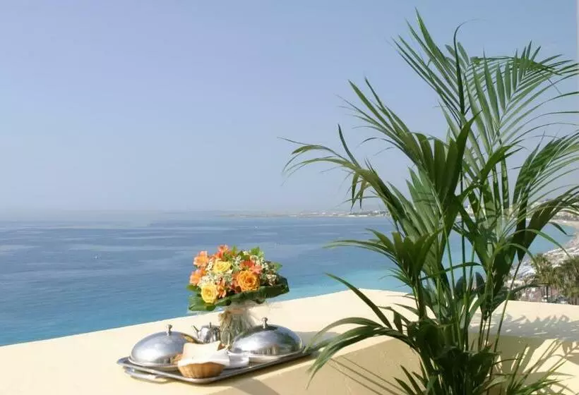 اتاق لوکس با چشم‌انداز دریا, West End Nice