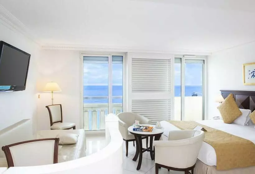 اتاق لوکس با چشم‌انداز دریا, West End Nice