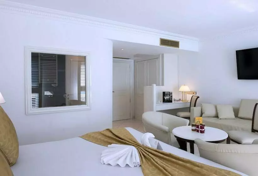 اتاق لوکس با چشم‌انداز دریا, West End Nice