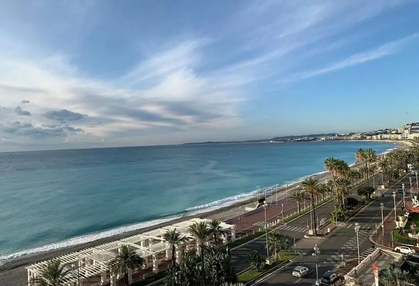 اتاق لوکس با چشم‌انداز دریا, West End Nice