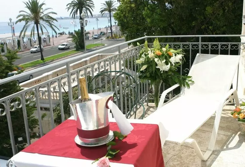 سوییت جونیور با چشم‌انداز دریا, West End Nice