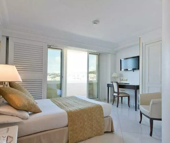 اتاق اساندارد با چشم‌انداز جانبی به دریا, West End Nice