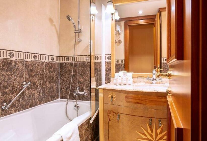 Triple Room Sea View, West End Nice