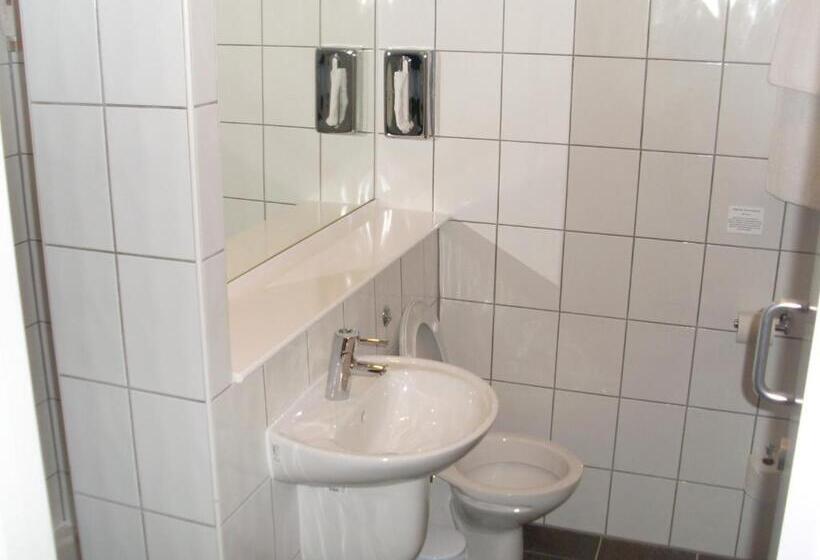اتاق خانوادگی, Ramada London Stansted Airport