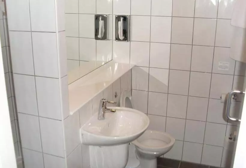 身障者適用スタンダードルーム, Ramada London Stansted Airport