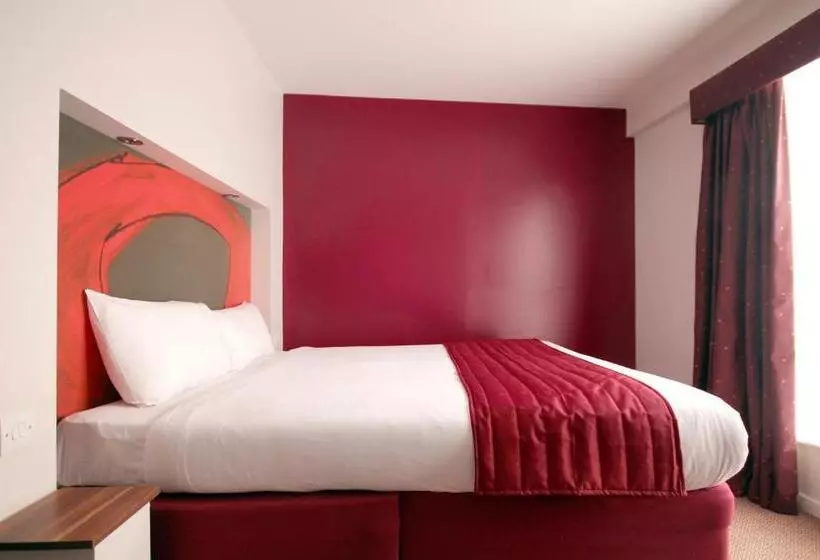 身障者適用スタンダードルーム, Ramada London Stansted Airport