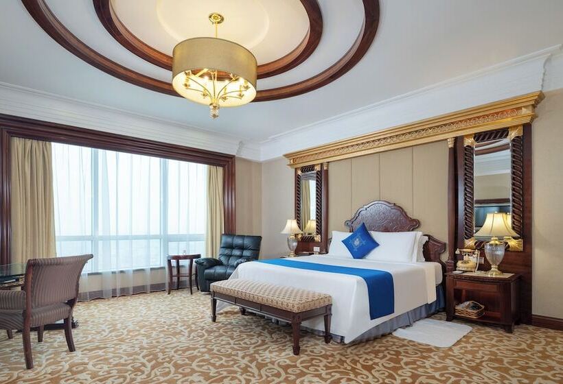 Президентский Люкс, Regal Palace