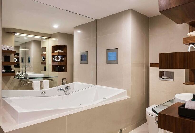 اتاق سوپریور با بالکن, Sofitel Queenstown Hotel & Spa